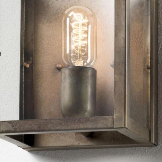 rez negyzet kalitka falikar deisgn lampa edison rez rozsdas vintage retro dizajn balaton felujitas vilagitas konyha nappali terasz loft antikolt vadaszhaz balatoni nyaralo felujitas uveges.jpg